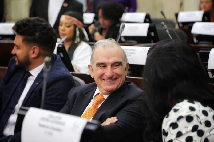 Humberto de la Calle renuncio a primas especiales como congresista 696x464 1